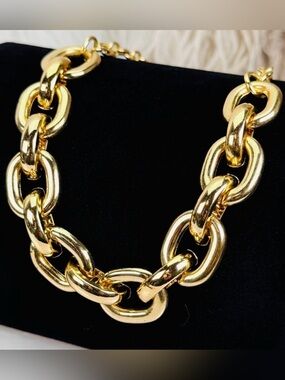 Vintage aged goldtone chunky medium/light weight chain necklace